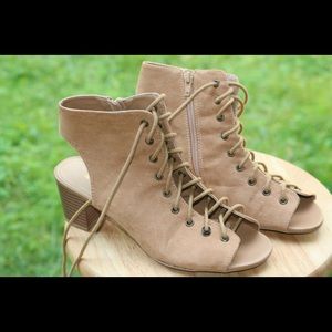 Strappy open toe sandal